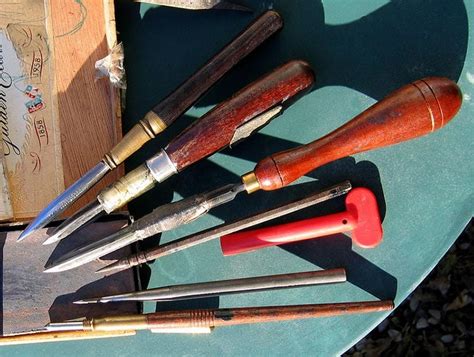 Types of Tools for Wood Engraving - Woodworking Trade