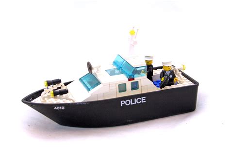 Police Rescue Boat - LEGO set #4010-1 (Building Sets > Town > Police)