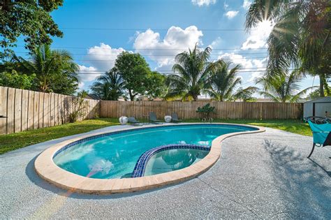 Pool Home in Hollywood Vacation Rentals