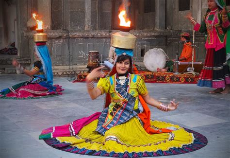 Dharohar - Rajasthani folk dancing. | India, Culture, Indian dance