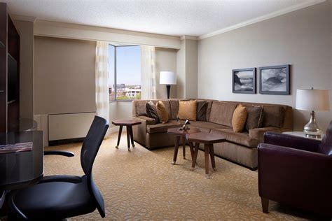 The Lincoln Marriott Cornhusker Hotel Rooms: Pictures & Reviews ...