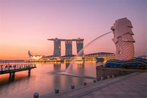 Night View of Singapore Merlion Editorial Stock Photo - Image of modern, architecture: 62126533