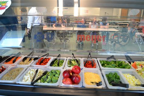 School Salad Bars Give Students a Fresh and Healthy Choice