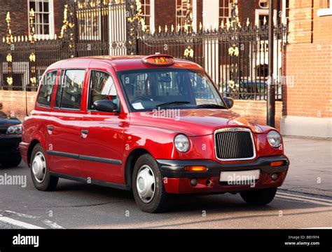 Taxi In Londen - London Taxi Black Cab Tx4 In London England United Kingdom Stock Photo Picture ...