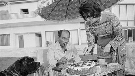 Jehan Sadat: Egypt's first lady who transformed women's rights - BBC News