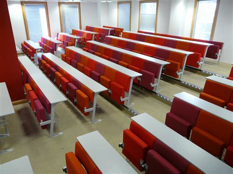 Diploma Lecture Theatre Seating | Evertaut