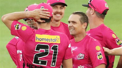 'P*** off': Steve O'Keefe delivers hilarious interview during BBL rain delay - Yahoo Sport