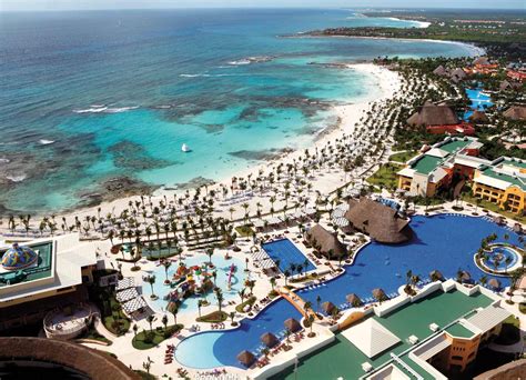 Barcelo Maya Palace Deluxe in Playa - Saving is Easy!