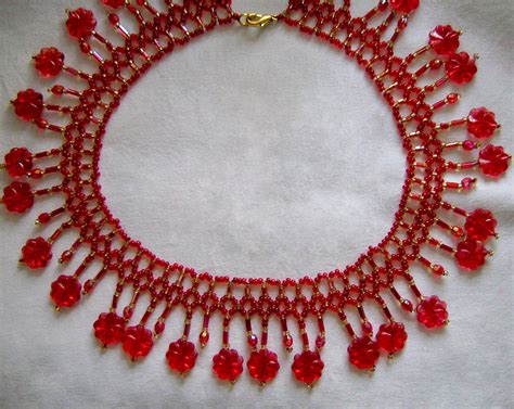 Free pattern for necklace Red Flowers - Beads Magic