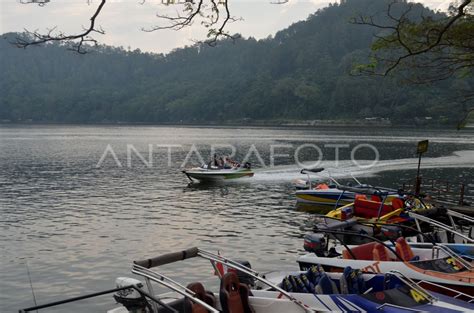 WISATA TELAGA NGEBEL | ANTARA Foto