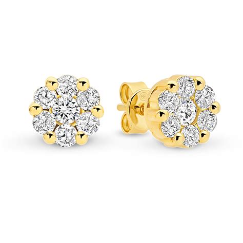 Classic Cluster Diamond Stud Earrings in 18K Yellow Gold