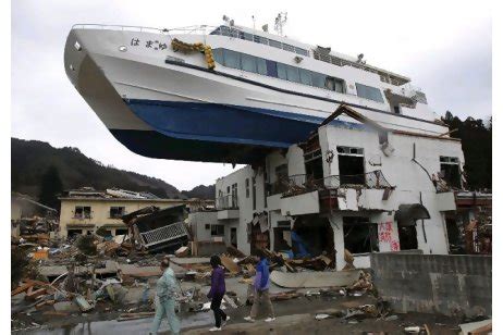 lea michele: Japan Tsunami : Huge Boat on House