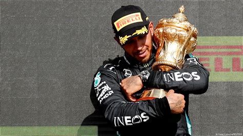 Lewis Hamilton wins British GP despite penalty – DW – 07/17/2021