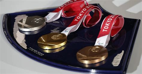 See Photos of the Paralympic Medals From the Tokyo Games | POPSUGAR Fitness