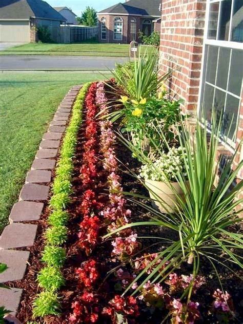 Beautiful Flower Beds Design Ideas In Front Of House 15 - MAGZHOUSE