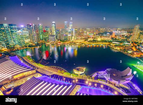 Aerial view of Singapore Marina Bay with Financial District skyscrapers ...