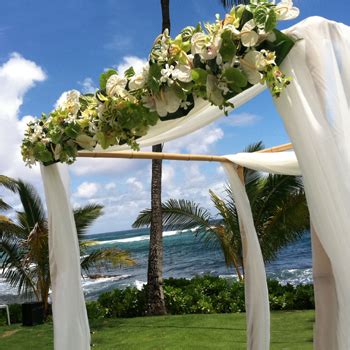 Kauai wedding ceremony flowers and decorations from Mr. Flowers Kauai