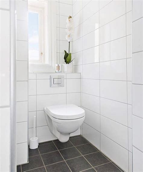 Clean Bathroom Tile Walls