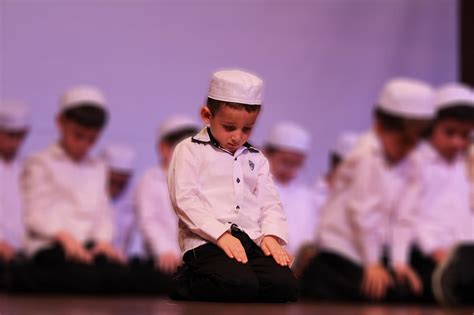 Pin on Muslim Praying