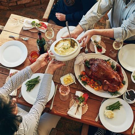 18 Things Polite People Don’t Do on Thanksgiving | Taste of Home