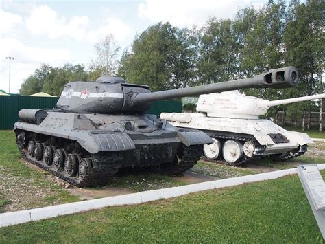 IS-3 - the Soviet Heavy that Scared the West - Tank Historia