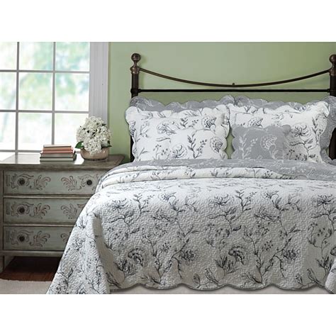 Greenland Home Fashions Paloma Grey/ Ivory Oversized King-size 3-piece Quilt Set - 14084394 ...