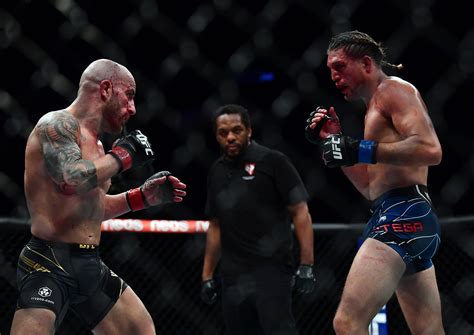 Alexander Volkanovski def. Brian Ortega at UFC 266: Best photos