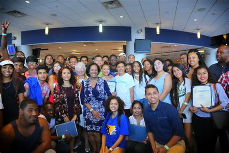 26 Queens students honored as ‘Remarkable Graduates’ for overcoming significant obstacles – QNS