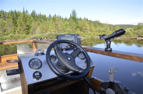 Kick Back in This Tiny, Solar-Powered Houseboat For $61K | House boat ...