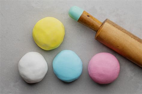 How To Make Two Types of Fondant Icing