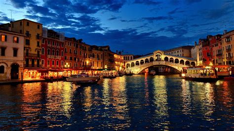 The Beauty of The Grand Canal in Venice, Italy - Traveldigg.com