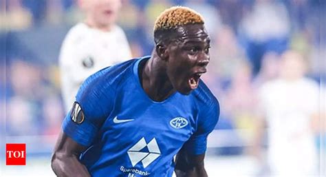 Chelsea to sign Ivory Coast striker Fofana from Molde | Football News - Times of India