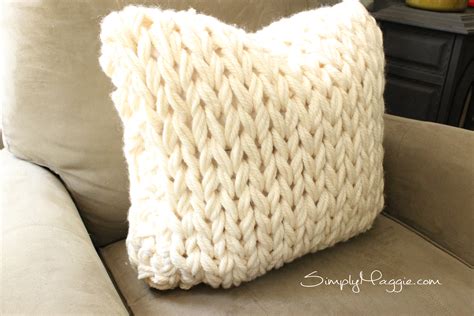 Big Stitch Knit Pillow Pattern | SimplyMaggie.com