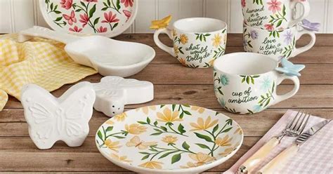 Dolly Parton Dinnerware 4-Plate Set Just $15.99 on Macy's.com + More | Hip2Save