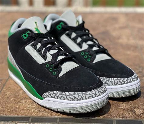 Detailed Looks // Air Jordan 3 "Pine Green" | HOUSE OF HEAT