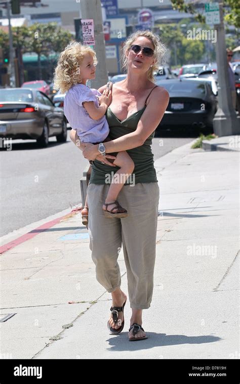 Teri Polo and daughter Bayley leaving Kings Road Cafe Los Angeles, California – 23.06.11 Stock ...