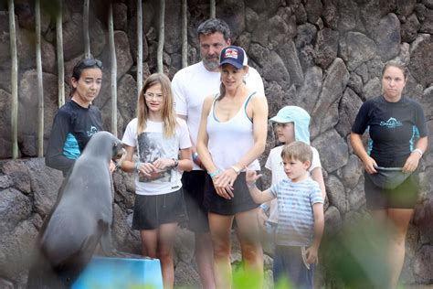 Ben Affleck And Jennifer Garner Have Tense Easter Holiday Reunion In Hawaii