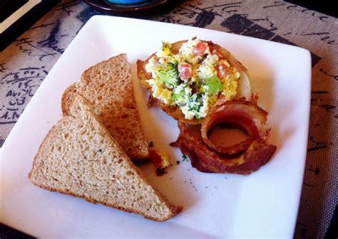 MomsAdventure: Cheesy Scrambled Eggs with Veggies and Bacon Recipe