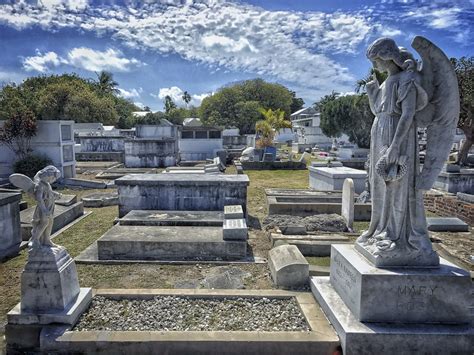 A Tour of the Key West Cemetery – The Wickeds