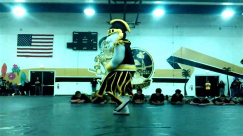 Lathrop HS mascot dance - YouTube