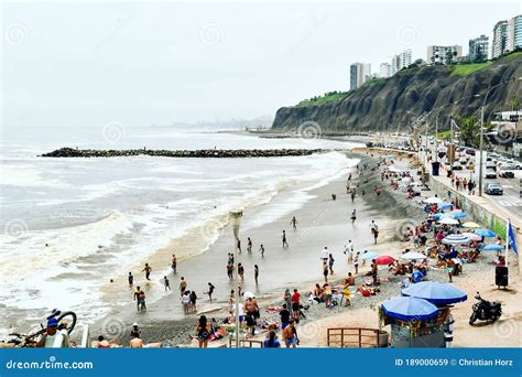 Beach and Waterfront at Miraflores District in Lima Editorial Stock ...