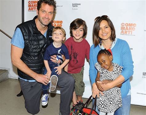 Peter & Mariska Hermann with their three children's | Mariska hargitay, Peter hermann, Celebrity ...