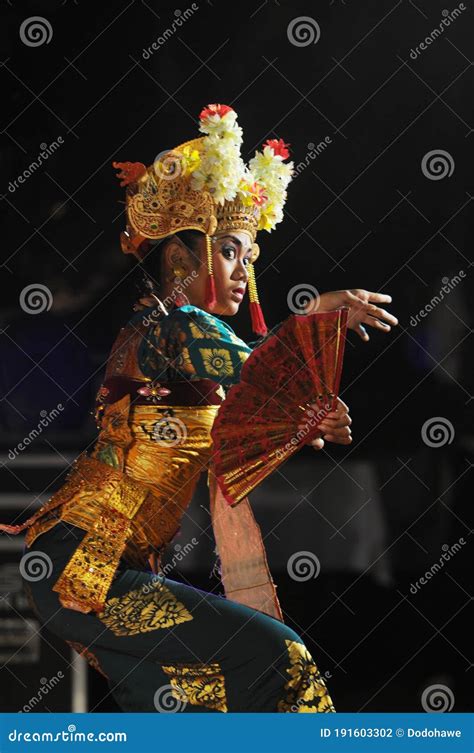 Balinese Dancers Wearing Traditional Costume Editorial Photography ...