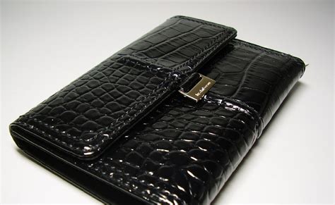 Madame Butik: Liz Claiborne Medium Wallet