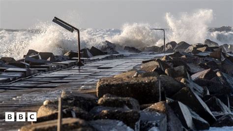 Storm Pia: Strong winds expected in parts of UK - BBC Newsround