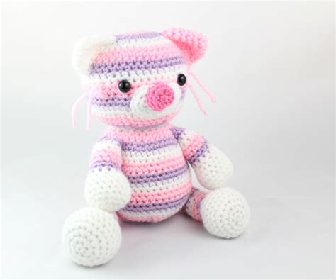 Squishy the Cat Amigurumi - Free Crochet Pattern - StringyDingDing