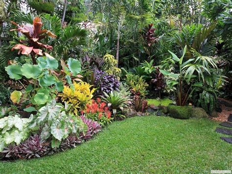 Nice 35+ Beautiful Tropical Front Yard Landscape Ideas To Make Your ...