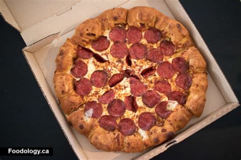 Pizza Hut Canada: 5 Cheese Stuffed Crust with Bacon | Foodology