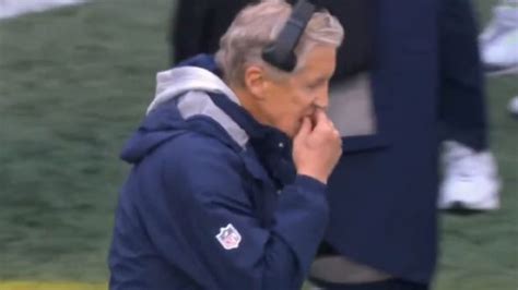 Pete Carroll pulled gross move with his chewing gum during Panthers game