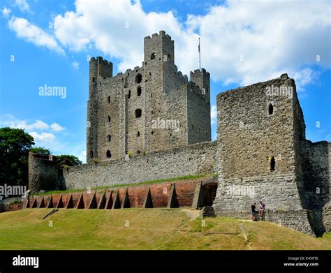 Rochester, Kent, England, UK. Rochester Castle (12th century Stock Photo - Alamy